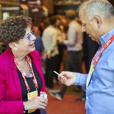 Zwischen den einzelnen Panels finden die Gäste auch immer wieder Zeit zum persönlichen Austausch