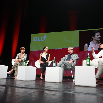 Was ist die Hauptaufgabe von Bildung? Darüber sprachen Jeanne Rubner, Bettina Stark-Watzinger, Fabiana Bertram, Michael John Gorman und Felix Ohswald (v.l.n.r.)