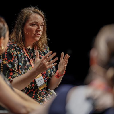 Kann der Himmel grün sein? Christiane Förster, Felicitas von Peter und Sandrine Dixson-Declève diskutieren über ökologische und wirtschaftliche Innovation in der Luftfahrtindustrie