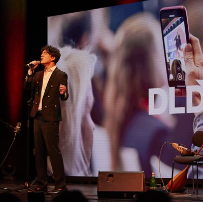 Am Samstagnachmittag begeisterte Dimash Qudaibergen, wie auch schon beim Chairmen’s Dinner das Publikum mit seinem außergewöhnlichen Gesang