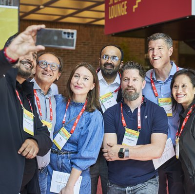 Die Gäste der DLD nutzen die Pausen zwischen den verschiedenen Panels, um sich auszutauschen