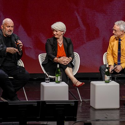 Sabine Klauke, Werner Vogels und David Kirkpatrick sprachen darüber, ob neue Technologien ein Katalysator für den Kampf gegen den Klimawandel sein können, DLD