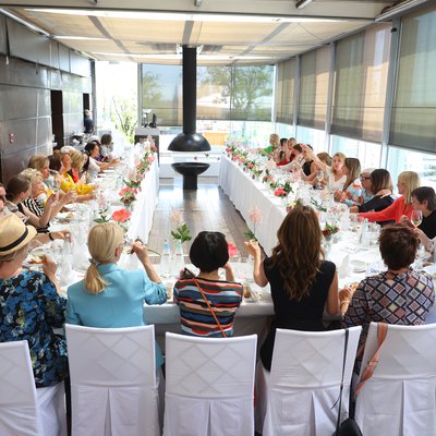 Über 40 Topmanagerinnen, Politikerinnen, Künstlerinnen, Gründerinnen, Investorinnen, Journalistinnen und Wissenschaftlerinnen gastierten im Dachgarten des Hotel Bayerischer Hof