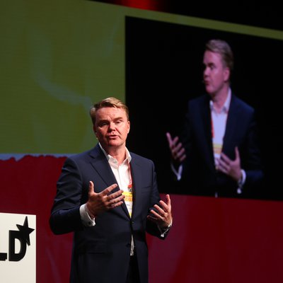 Martin Weiss sprach bei der Preisverleihung über die Aenne Burda, ihr Leben und Wirken, und darüber, warum der Aenne Burda Award in der heutigen Zeit so wichtig ist